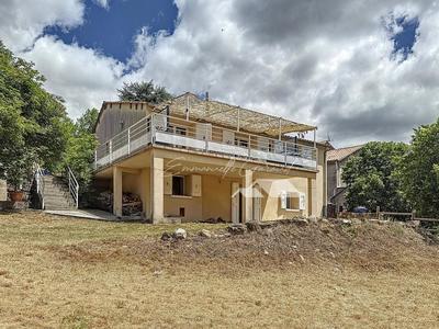 Maison - 85 m² - 5 pièces