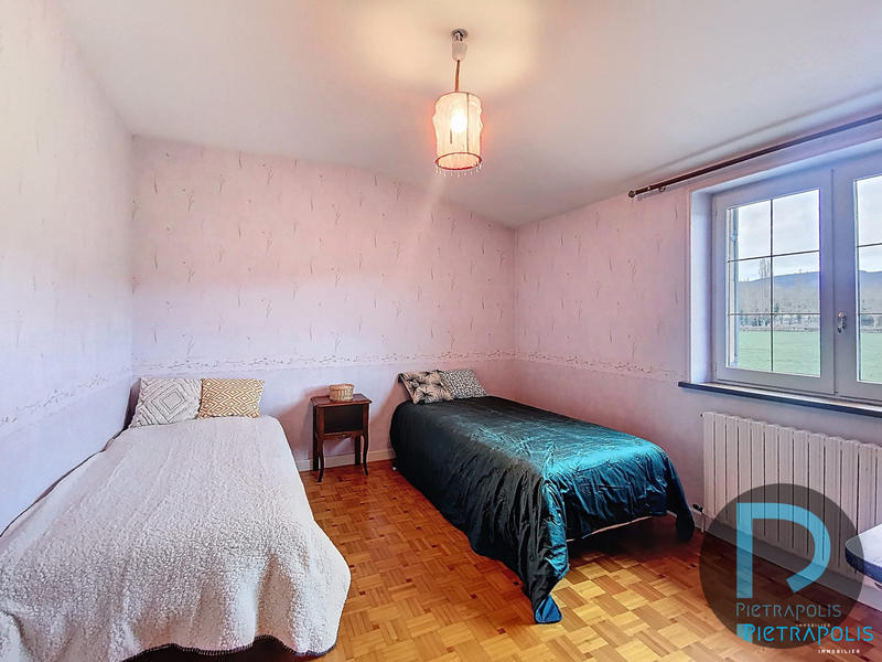 Maison - 280 m² - 9 pièces