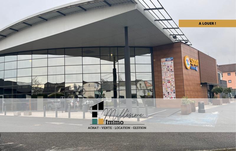 Local commercial - 2 710 m²