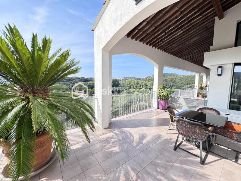 Villa - 260 m² - 8 pièces