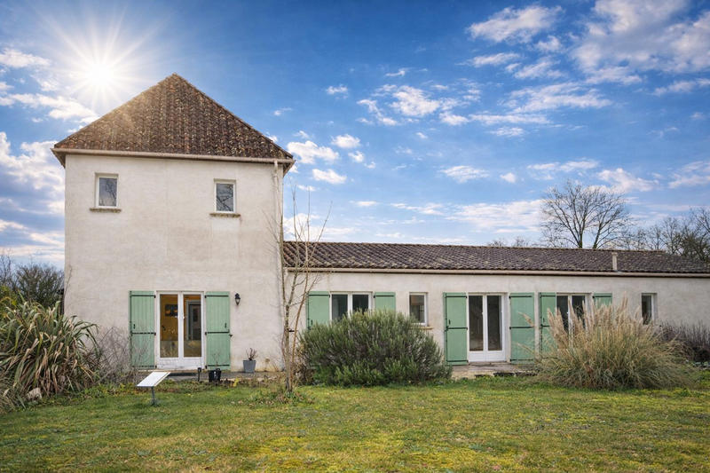 Maison - 216 m² - 7 pièces