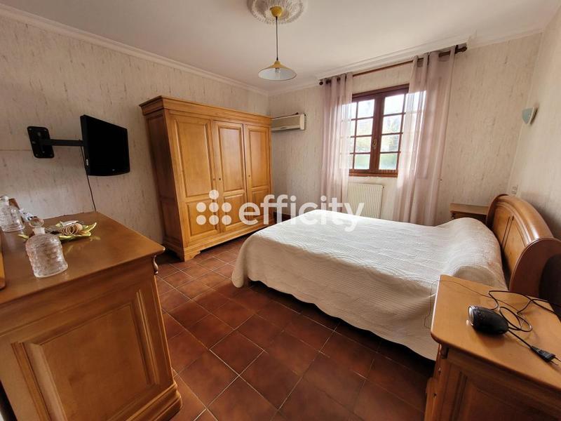 Maison - 260 m² - 12 pièces