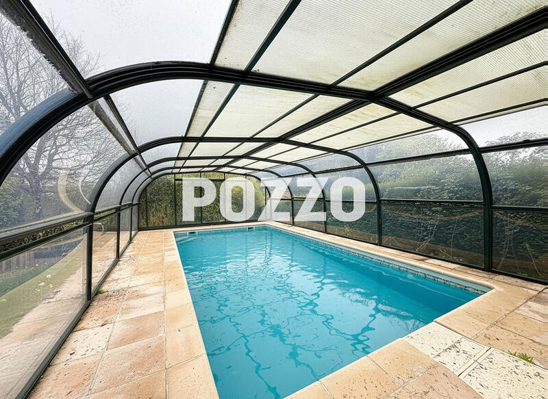 Maison - 256 m² - 8 pièces