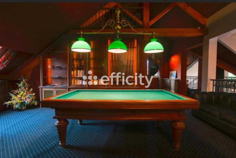 Maison - 300 m² - 9 pièces