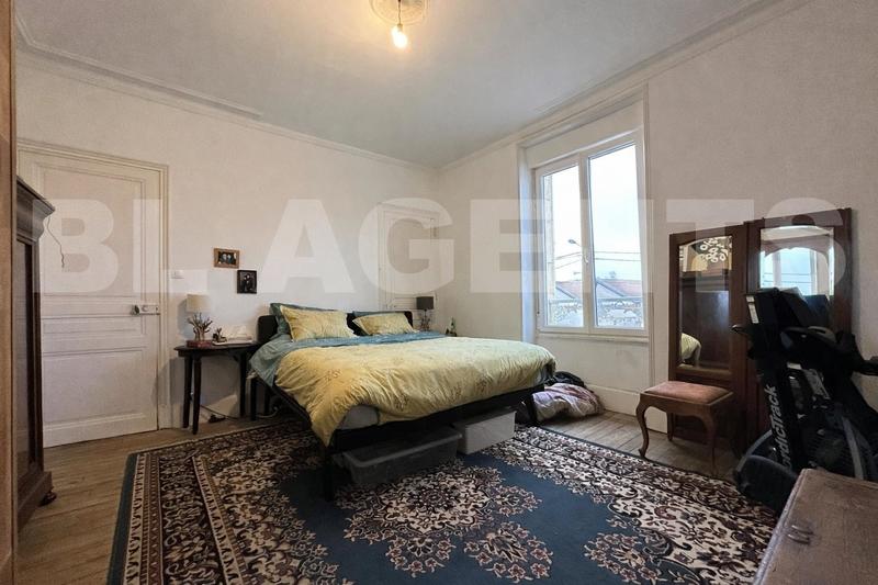 Maison - 247 m² - 10 pièces