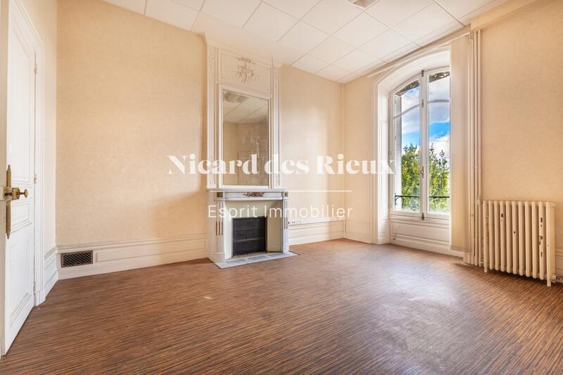 Villa - 615 m² - 20 pièces