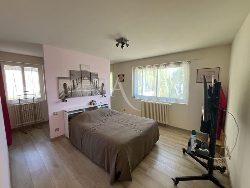 Maison - 180 m² - 8 pièces