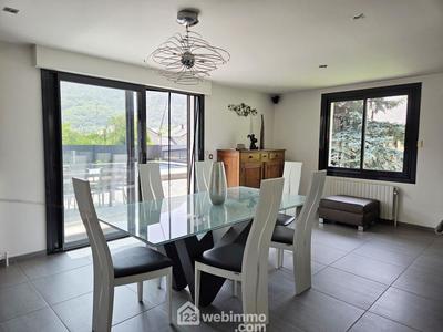 Maison - 224 m² - 6 pièces