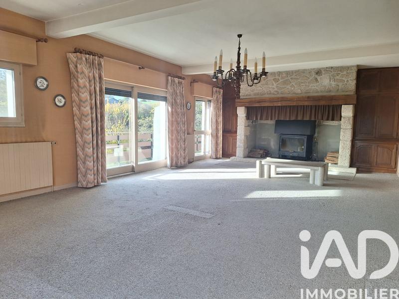 Maison - 225 m² - 7 pièces