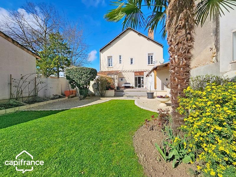 Maison - 243 m² - 8 pièces