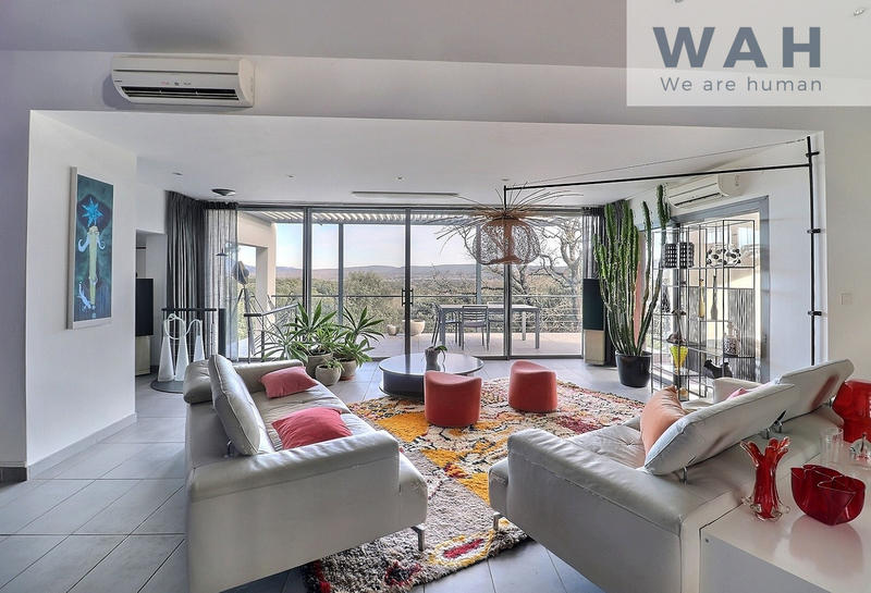 Maison - 265 m² - 6 pièces