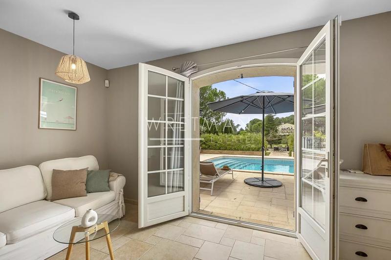 Villa - 248 m² - 8 pièces