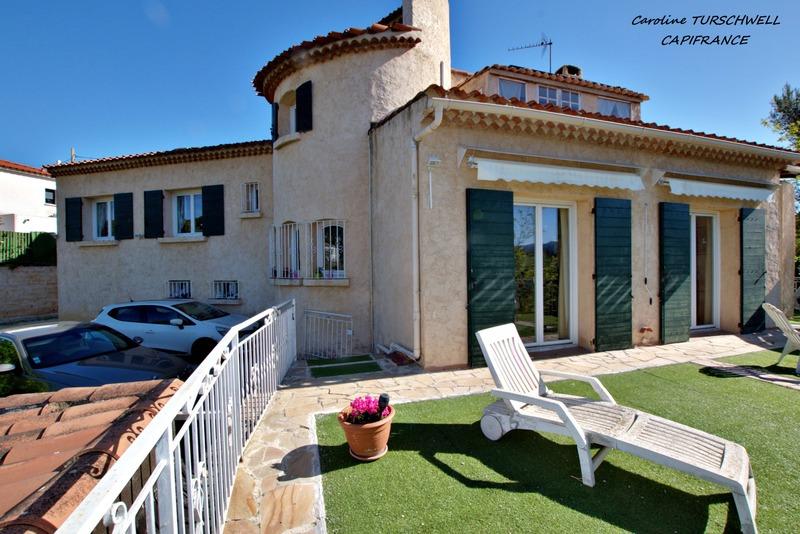 Maison - 273 m² - 9 pièces