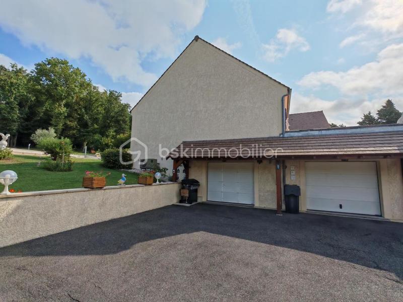 Maison - 269 m² - 8 pièces