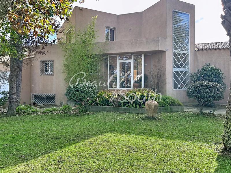 Villa - 354 m² - 6 pièces