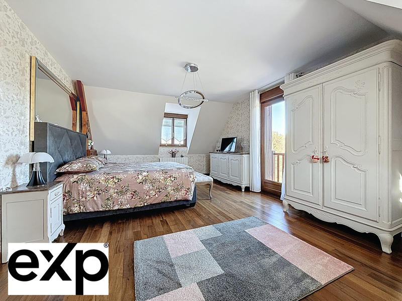 Maison - 267 m² - 8 pièces