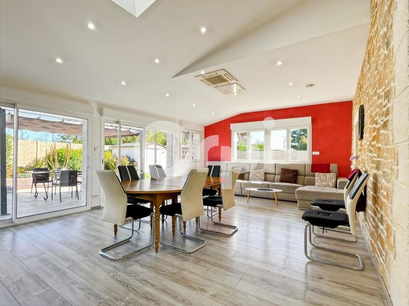 Maison - 275 m² - 4 pièces