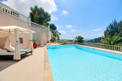 Maison - 256 m² - 8 pièces