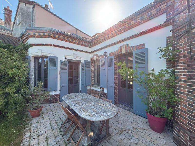 Maison - 200 m² - 10 pièces