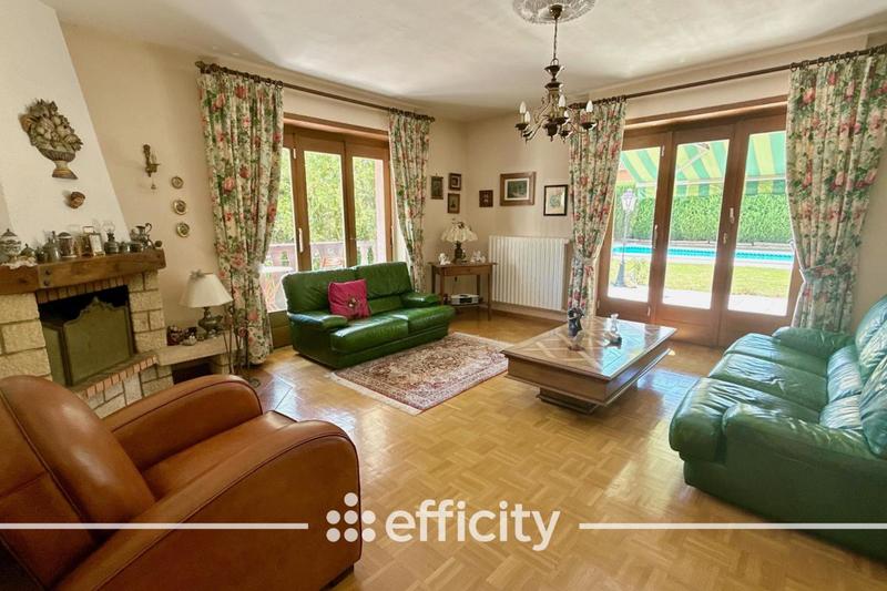 Maison - 216 m² - 8 pièces