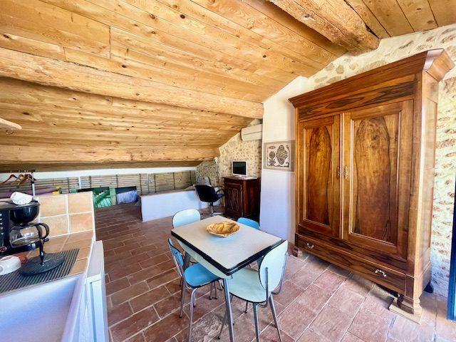 Maison - 406 m² - 8 pièces