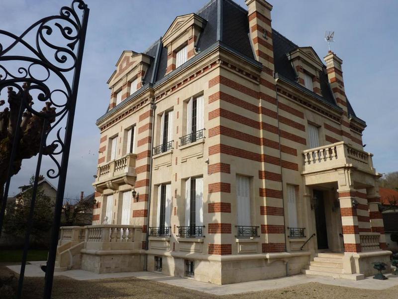 Maison de maîtres - 352 m² - 9 pièces