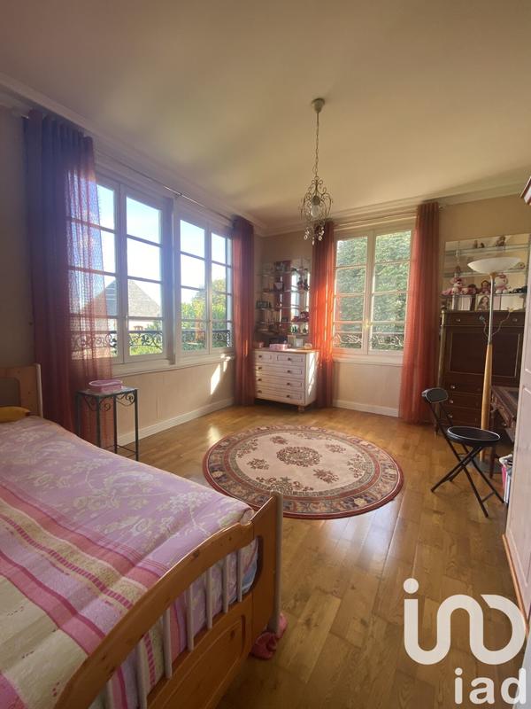 Maison - 220 m² - 8 pièces