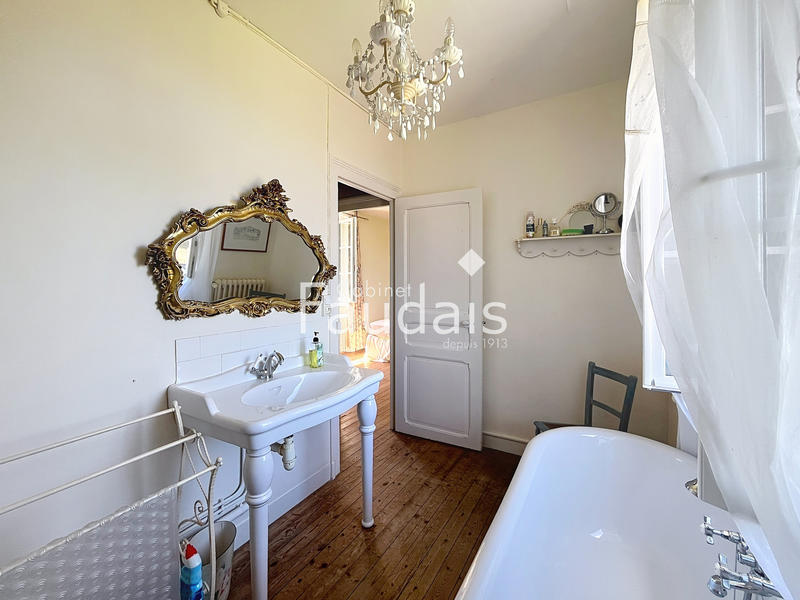 Maison - 180 m² - 7 pièces