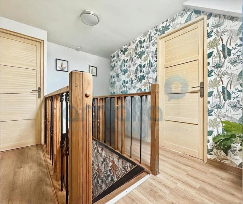 Maison - 215 m² - 9 pièces