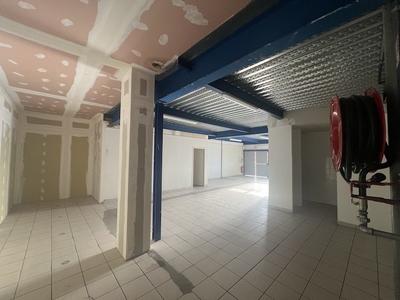 Local commercial - 964 m² - 5 pièces