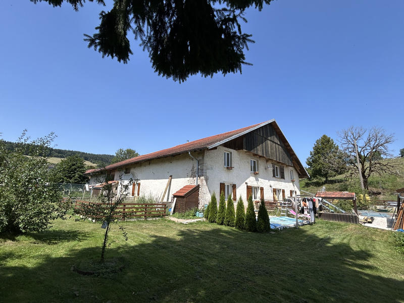 Maison - 242 m² - 7 pièces
