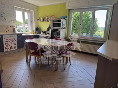 Maison - 255 m² - 10 pièces