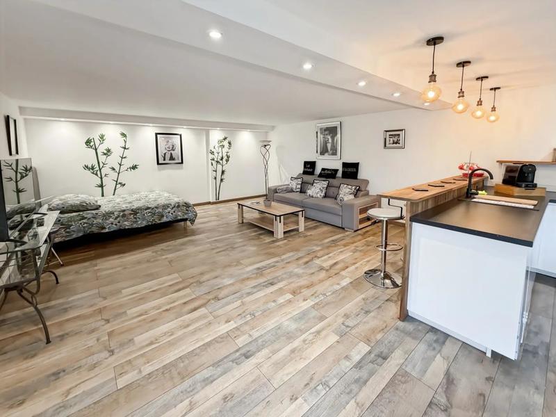 Maison - 240 m² - 8 pièces