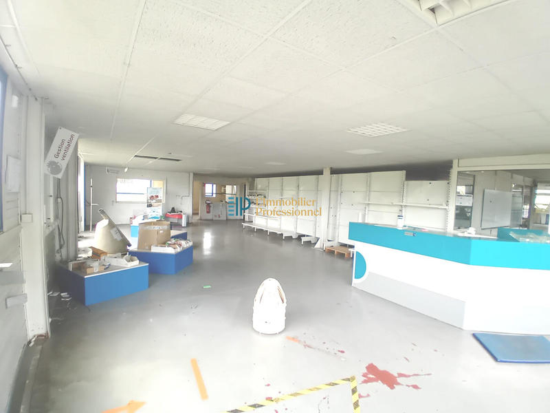 Local d'activités - 940 m²