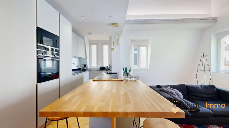 Appartement - 195 m² - 5 pièces