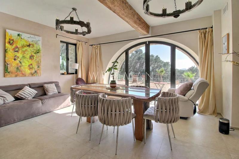 Mas - 345 m² - 6 pièces