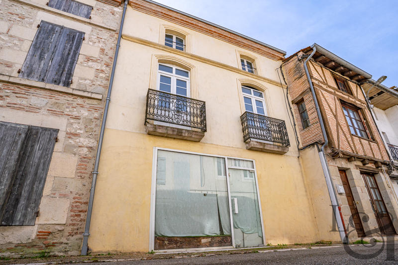 Maison - 210 m² - 8 pièces