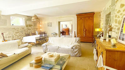 Maison - 260 m² - 11 pièces