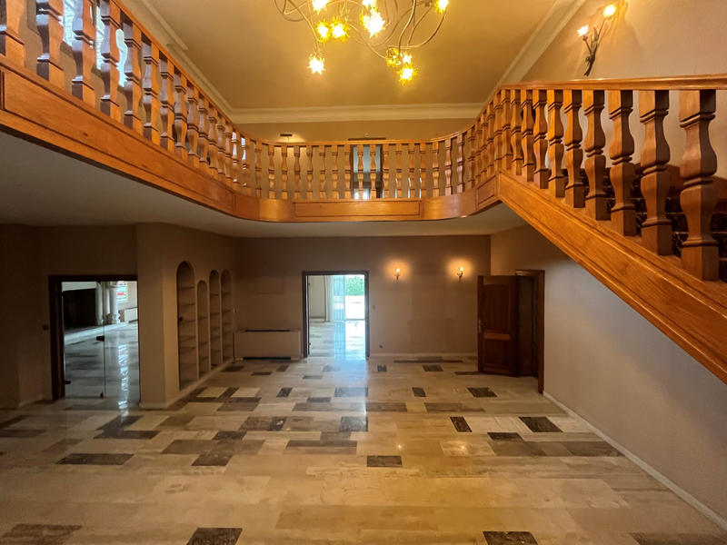 Maison - 389 m² - 7 pièces