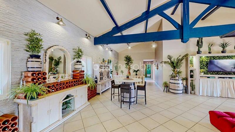 Maison - 311 m² - 10 pièces