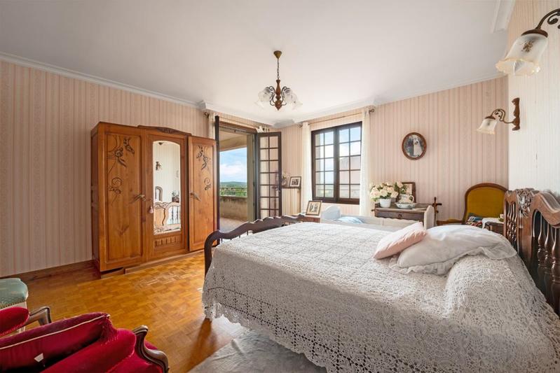 Maison - 207 m² - 8 pièces