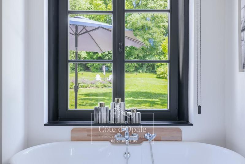 Maison - 350 m² - 8 pièces