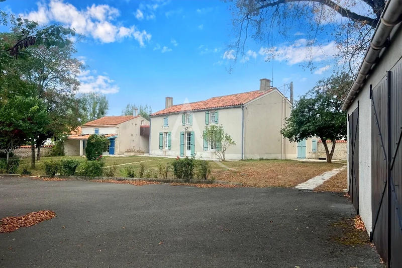 Maison - 200 m² - 9 pièces
