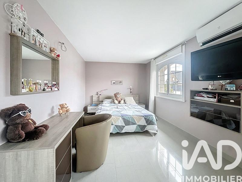 Maison - 230 m² - 8 pièces