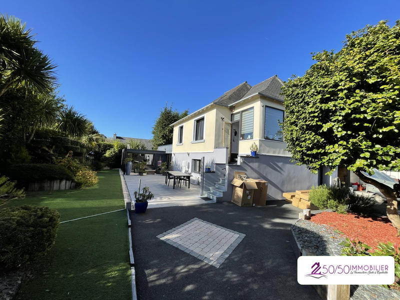 Maison - 252 m² - 9 pièces