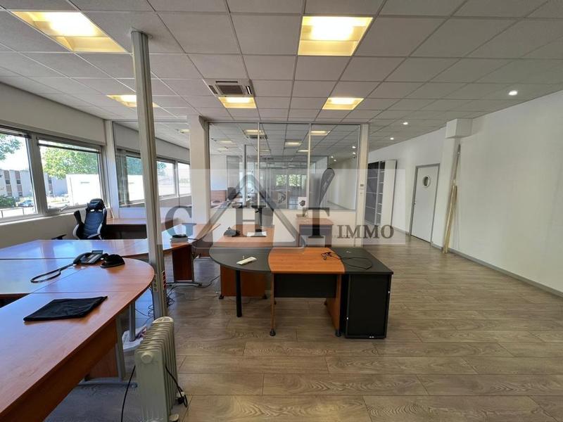 Entrepôt - 1 423 m²