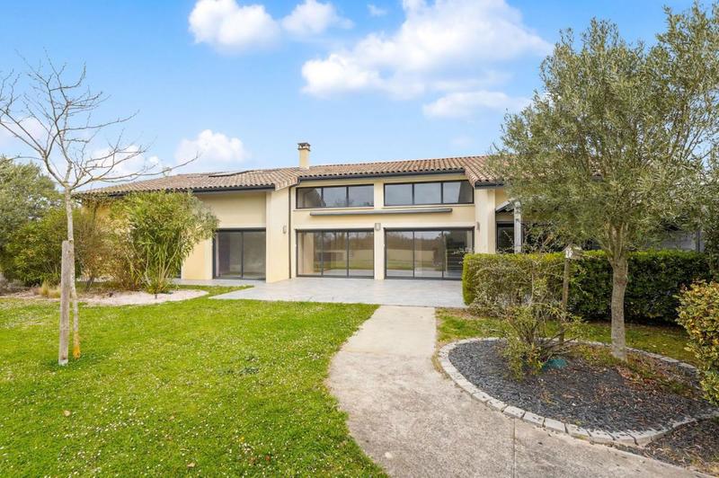 Maison - 184 m² - 6 pièces