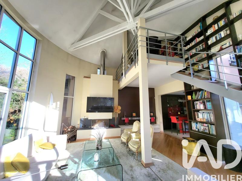 Maison - 345 m² - 9 pièces