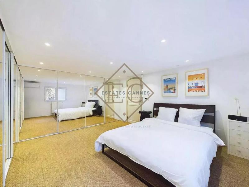 Villa - 250 m² - 7 pièces