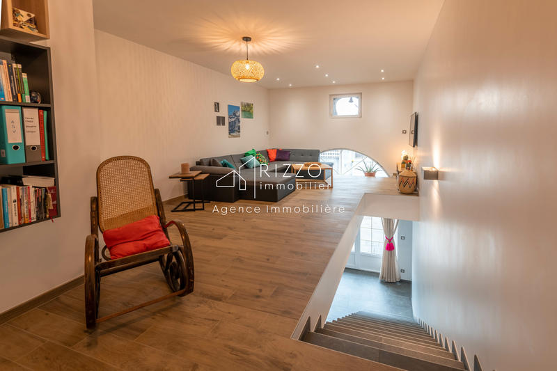 Maison - 326 m² - 11 pièces